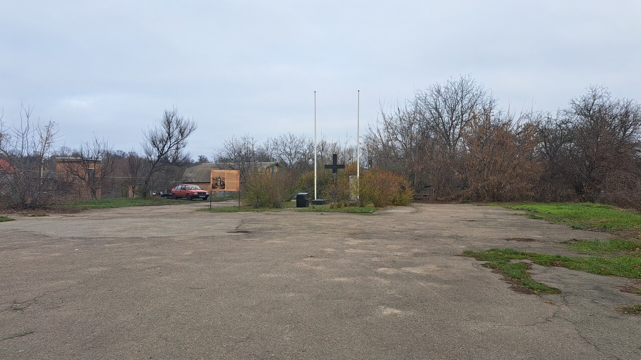 Площа, де стояв костел