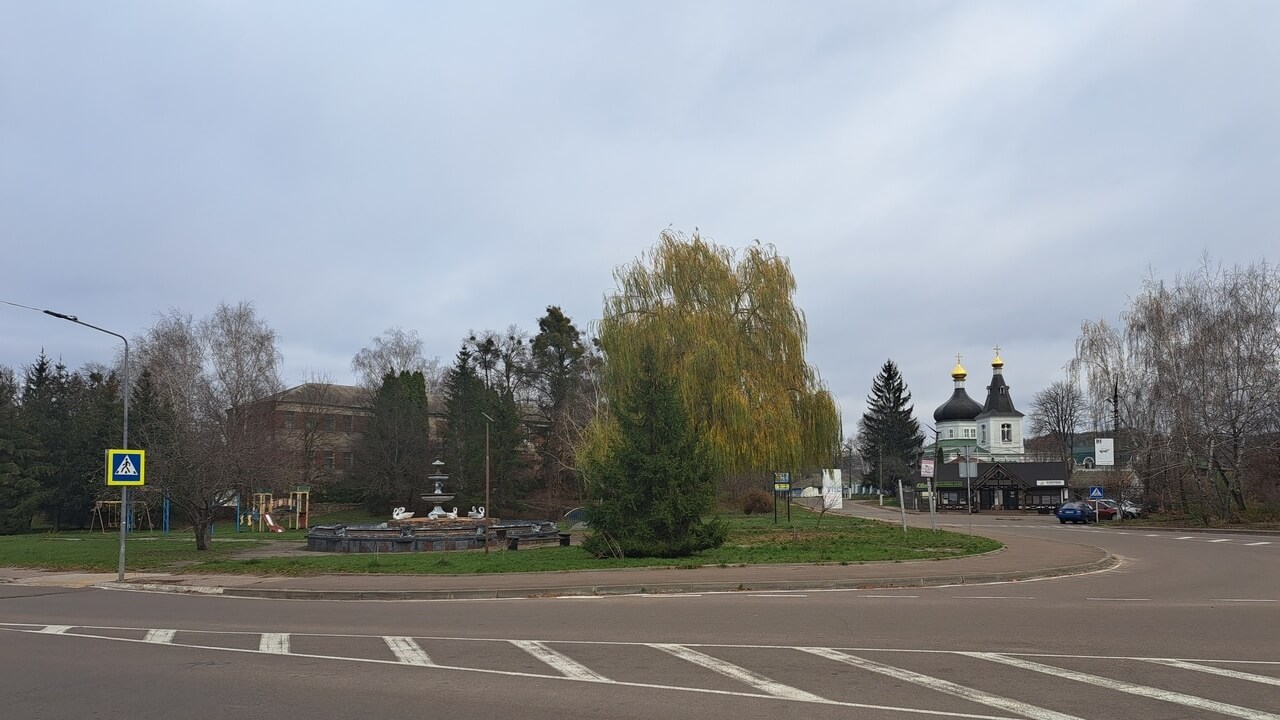 Центральна площа