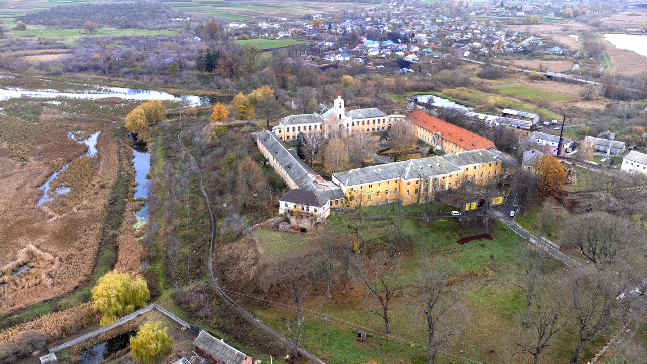 2-5-gallery-castle-moat_1.jpg