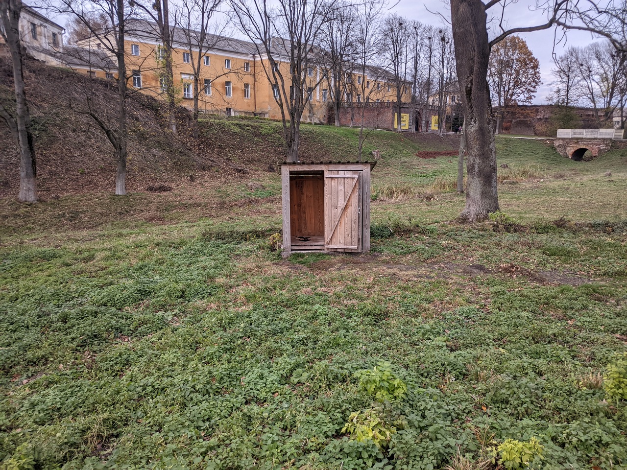 2-5-gallery-castle-moat_10.jpg