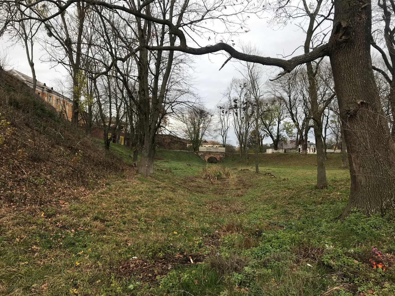 2-5-gallery-castle-moat_2.jpg