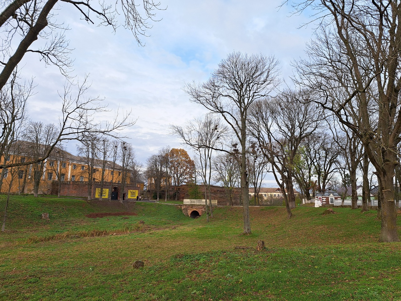 2-5-gallery-castle-moat_4.jpg